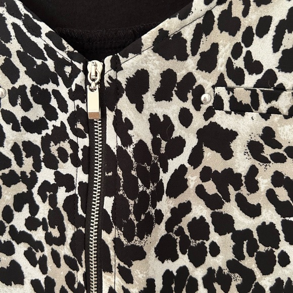 Leopard Print Sleeveless Blouse Stitch Fix - Picture 5 of 9